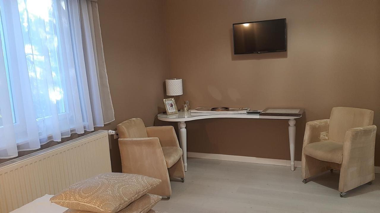 Glamour Apartman Гюла Екстериор снимка