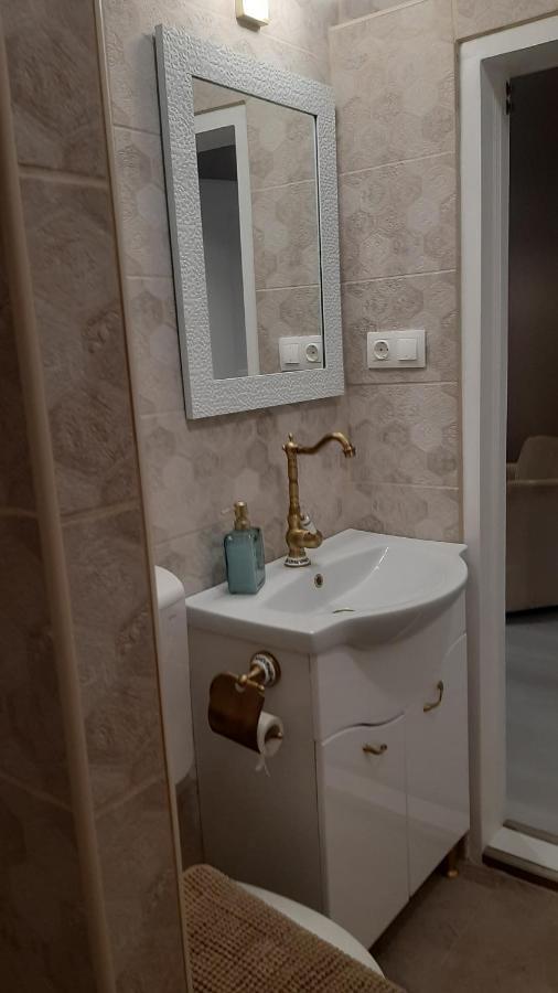 Glamour Apartman Гюла Екстериор снимка