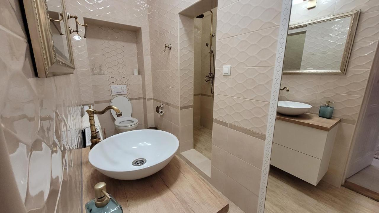 Glamour Apartman Гюла Екстериор снимка