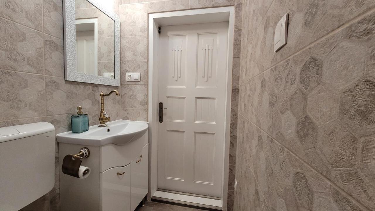 Glamour Apartman Гюла Екстериор снимка