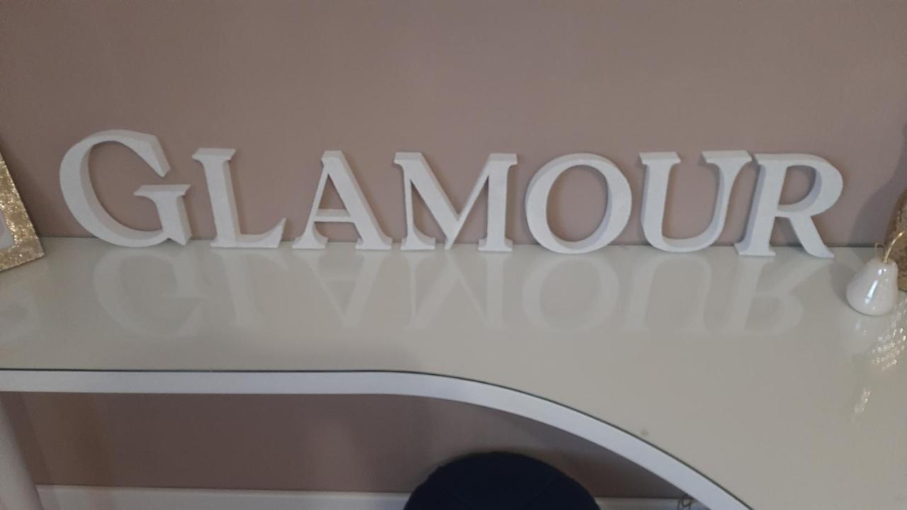 Glamour Apartman Гюла Екстериор снимка