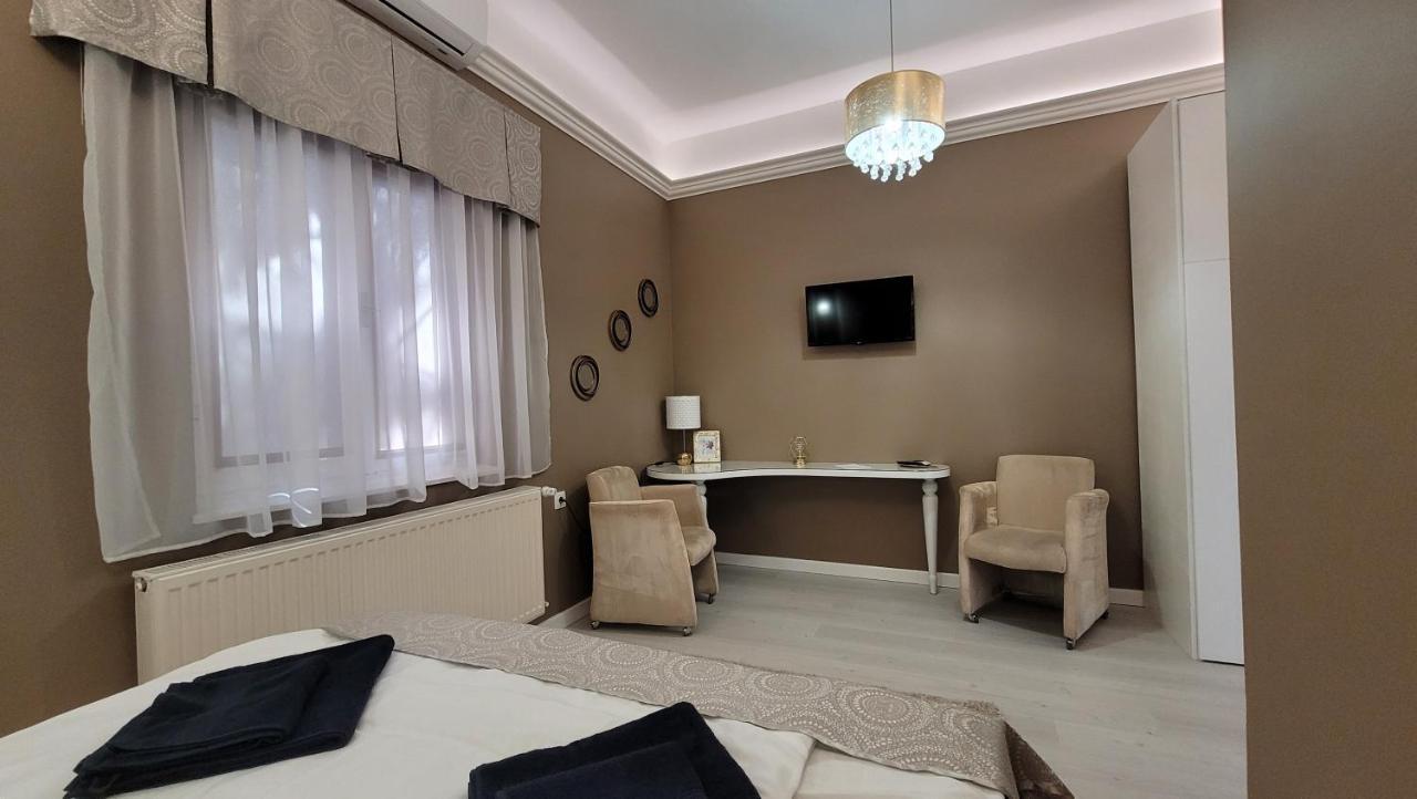 Glamour Apartman Гюла Екстериор снимка