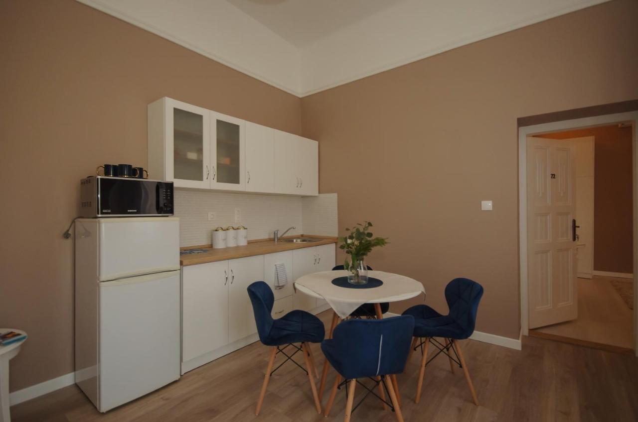 Glamour Apartman Гюла Екстериор снимка