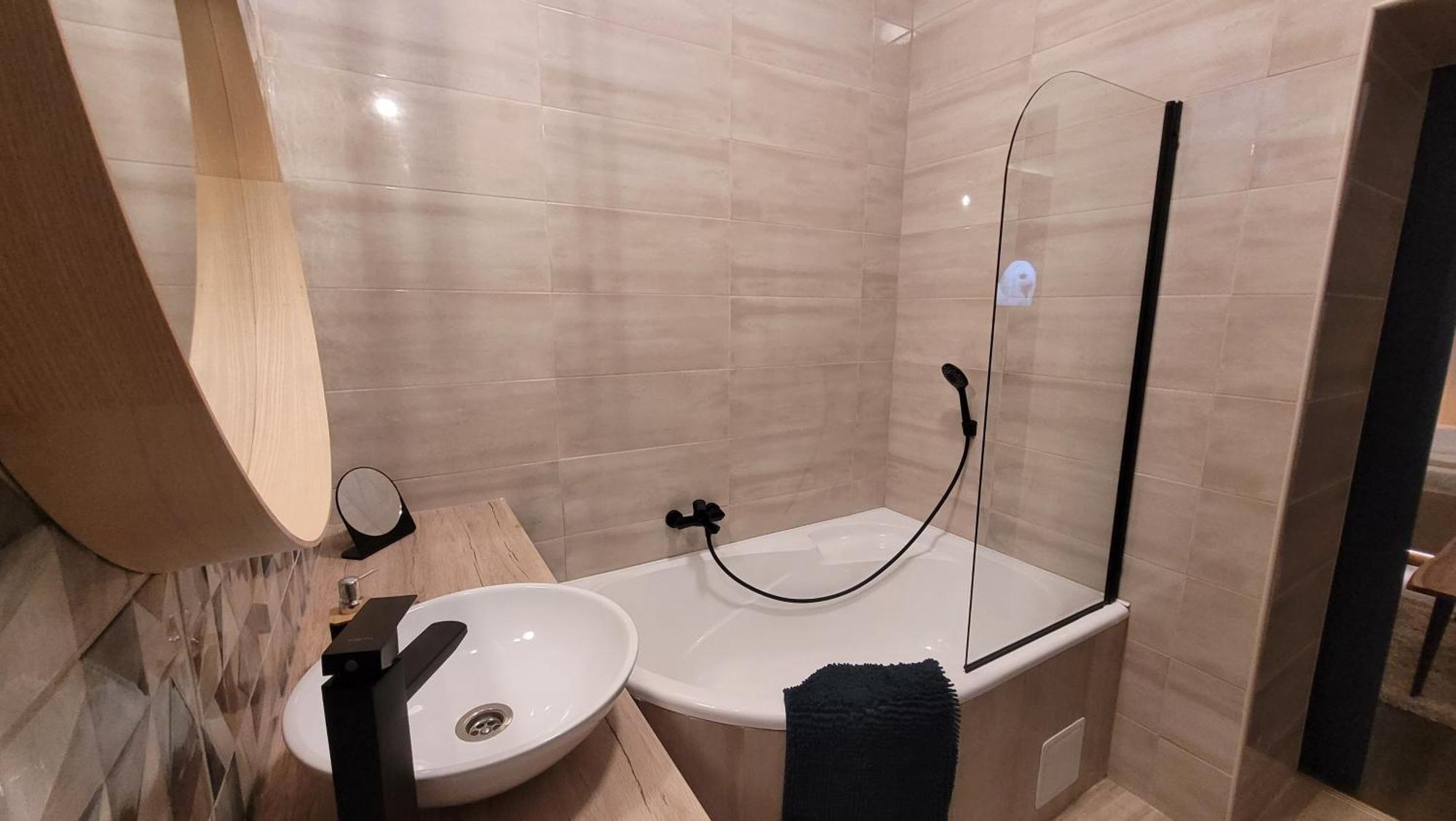 Glamour Apartman Гюла Екстериор снимка